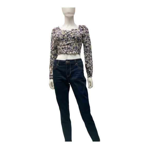 𝅺Elodie Cropped Top - Picture 6 of 6